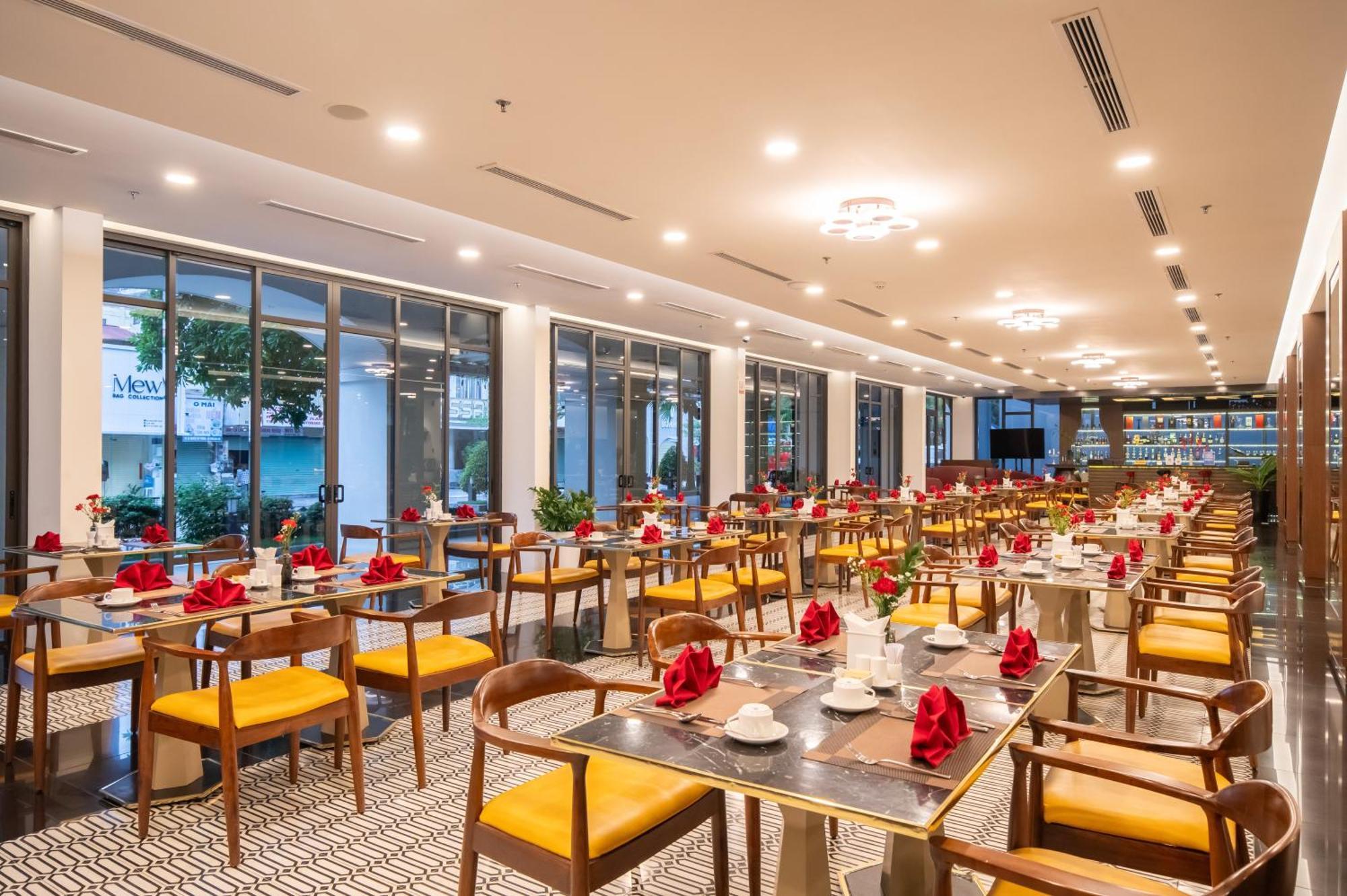 Senna Hue Hotel Экстерьер фото The restaurant