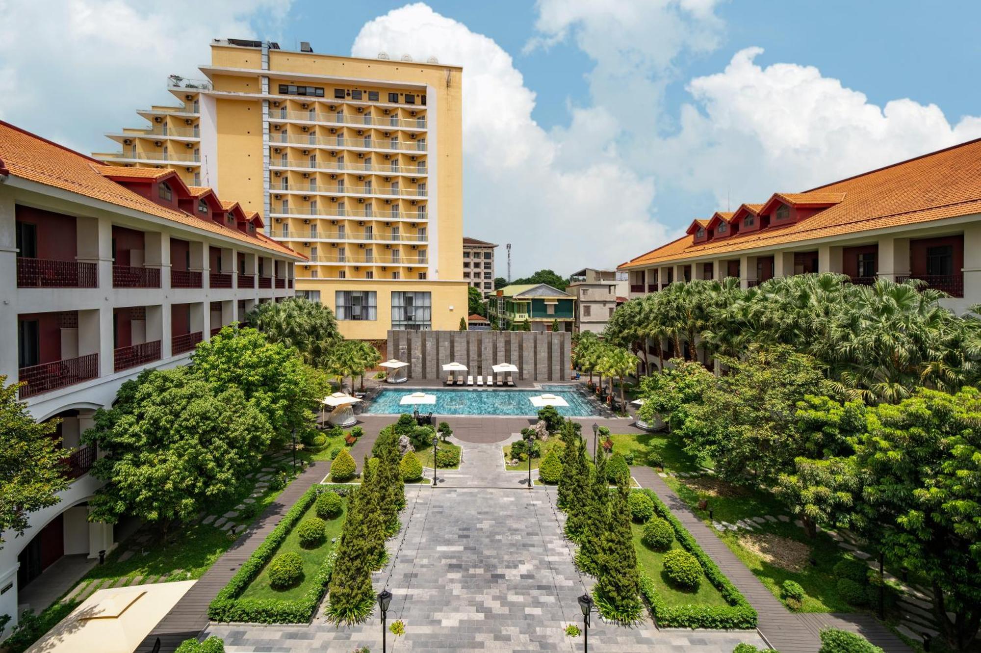 Senna Hue Hotel Экстерьер фото The hotel's main building