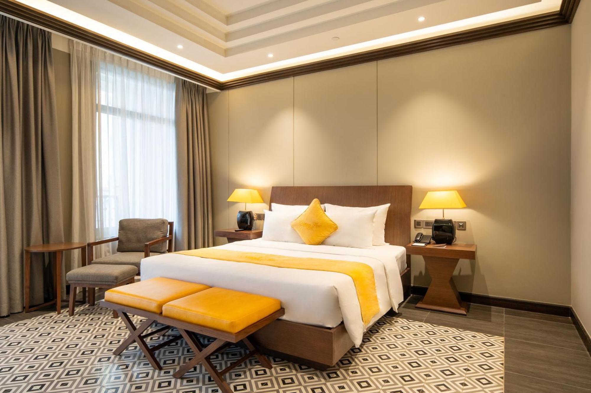 Senna Hue Hotel Экстерьер фото A bedroom at the hotel