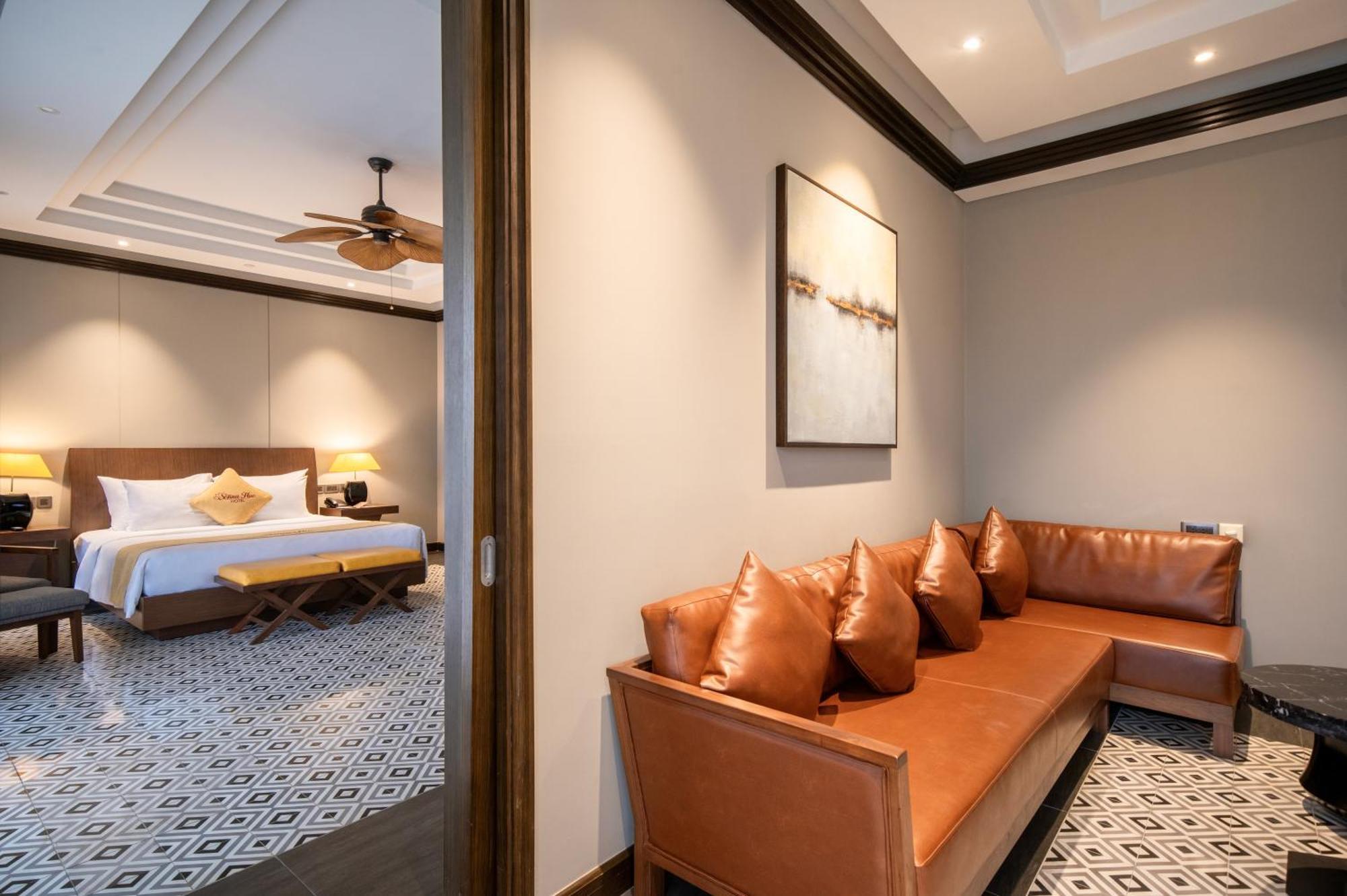 Senna Hue Hotel Экстерьер фото A suite at the hotel
