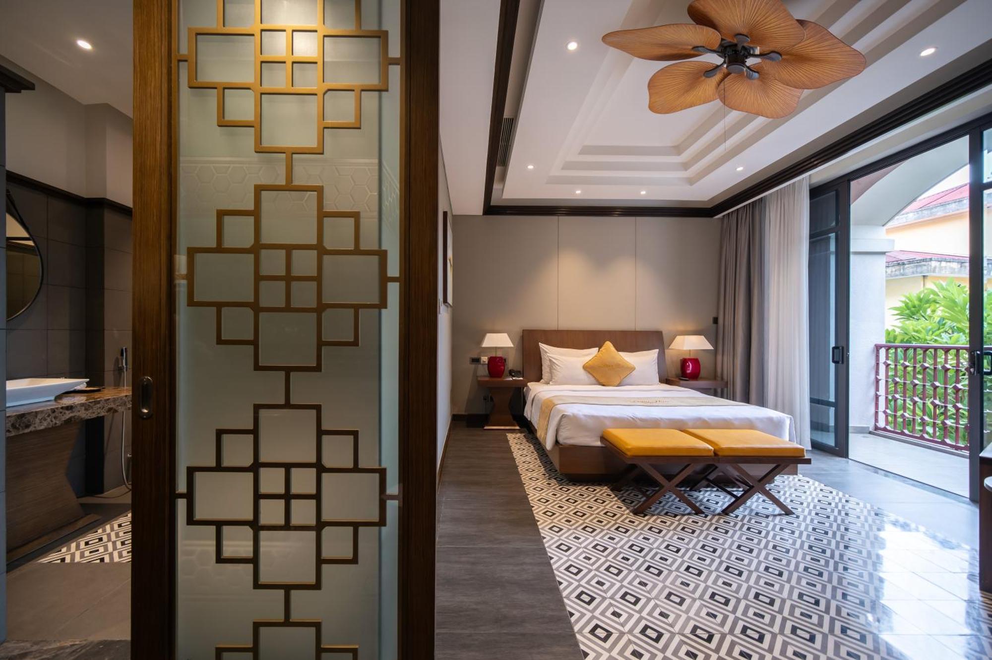 Senna Hue Hotel Экстерьер фото A bedroom at the hotel