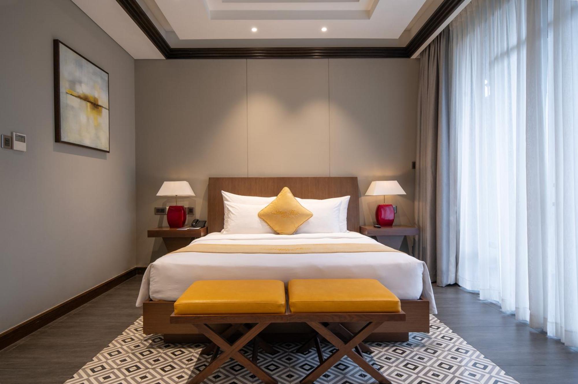 Senna Hue Hotel Экстерьер фото A bedroom at the hotel